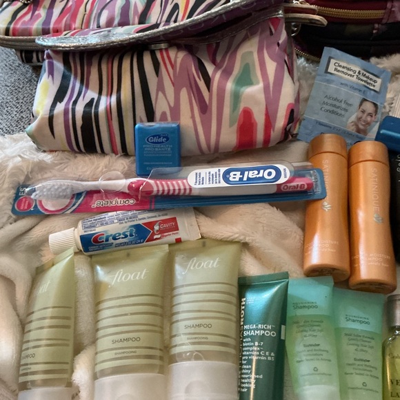 Travel Toiletry and Makeup Set - Picture 7 of 11